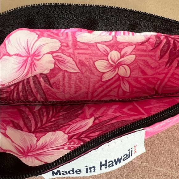NWOT Hawaiian Fabric Zippered Pouch 🌺 - Picture 4 of 5